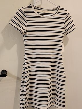 Striped Ribbed Knit Tee Dress - Black & White